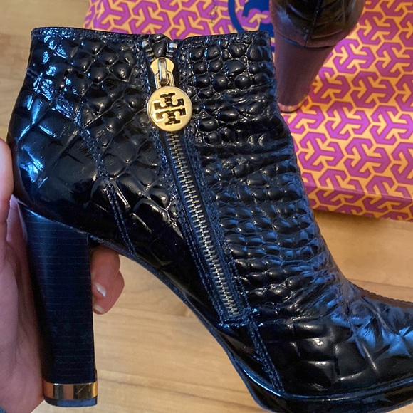 Tory Burch Leigh Black Patent Leather Croc Quilted Bootie Gold Hardware 9.5 - Picture 7 of 8